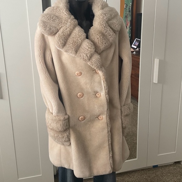 Women's Faux Fur Trimmed Coat - Picture 2 of 7